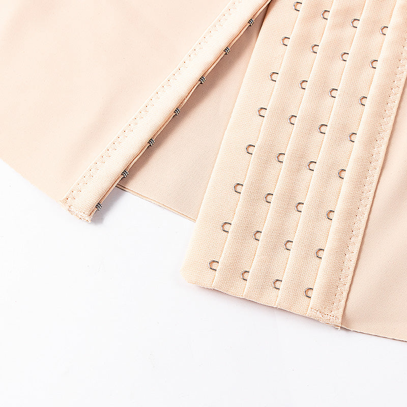 Close-up of the adjustable hook-and-eye front fastening